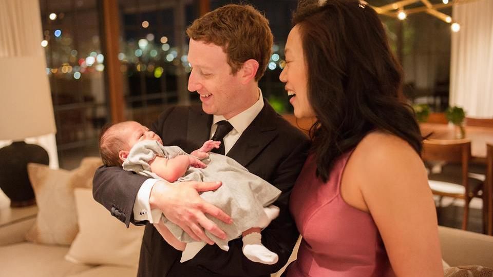 Марк Цукерберг опубликовал трогательное фото с новорожденной дочкой
