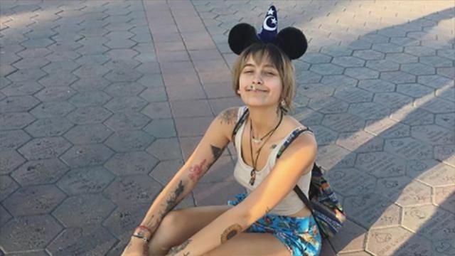 Пэрис Джексон обнажилась и показала новое тату: фото Пэрис Джексон обнажилась и показала новое тату: фото