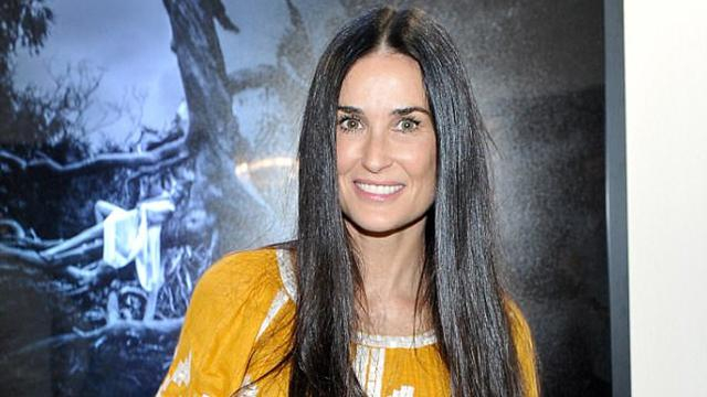 Голливудская звезда надела вышиванку от украинского дизайнера: фото