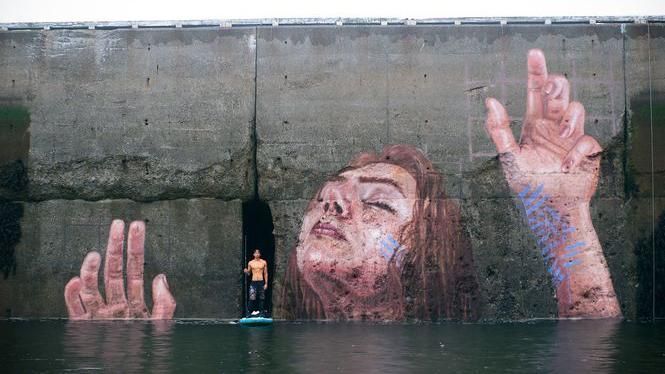 Канадець створив промовисте графіті, яке показує висоту припливів