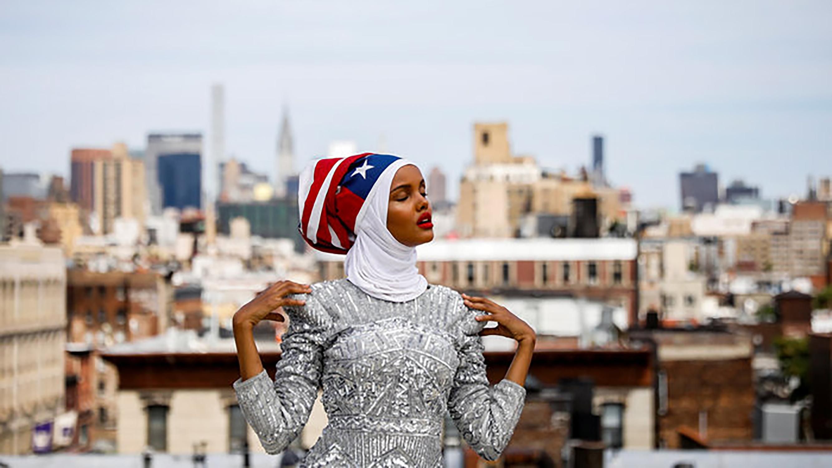 Модель-мусульманка приміряла стильні образи в Нью-Йорку: фото