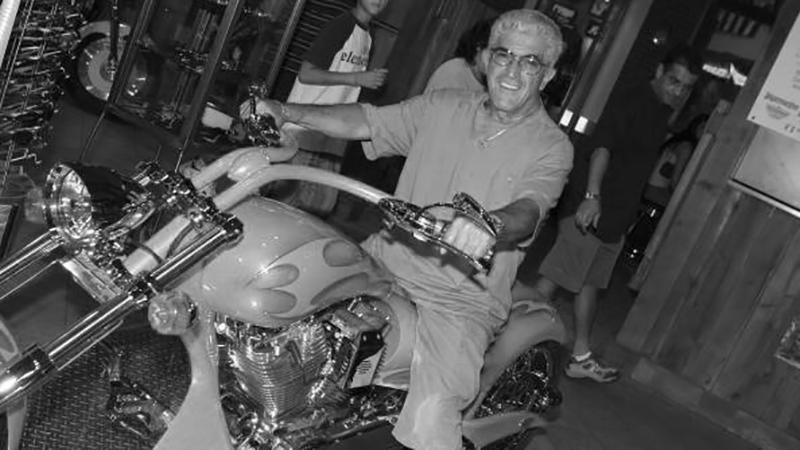 Легенда гангстерского кино умер в США
Легенда гангстерского кино умер в США