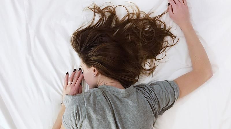 Вчені пояснили, як можна схуднути під час сну 