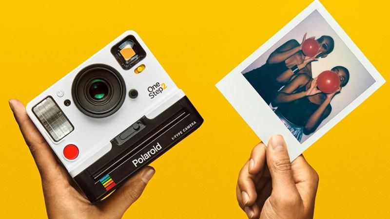 Polaroid перевипускає свою легендарну камеру OneStep: з'явилися фото 