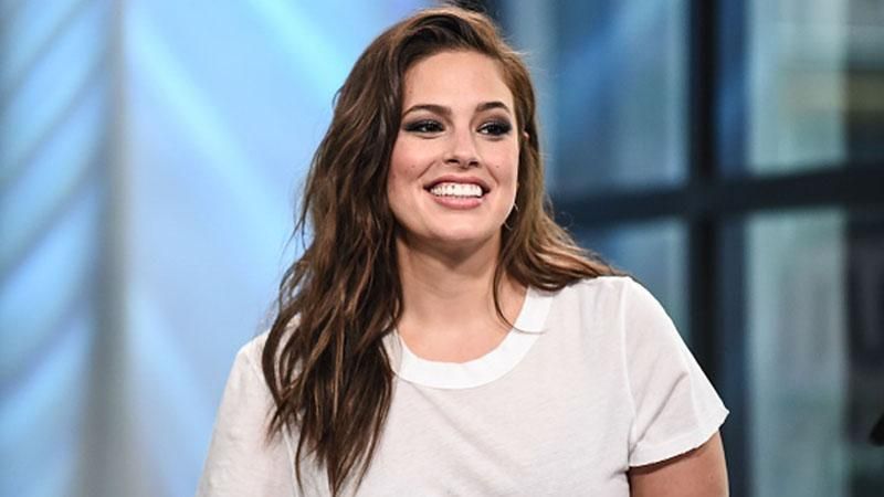 Модель plus-size Ешлі Грем прогулялася містом в нижній білизні: фото Модель plus-size Ешлі Грем прогулялася містом в нижній білизні: фото