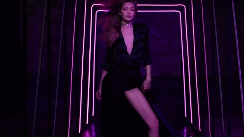 Джиджи Хадид создала коллекцию ювелирных украшений и снялась в соблазнительной рекламе: видео Джиджи Хадид создала коллекцию ювелирных украшений и снялась в соблазнительной рекламе: видео