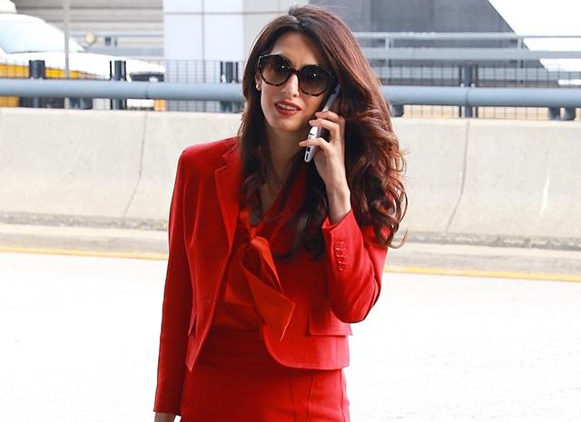 Амаль Клуни вернулась к работе через три месяца после родов: елегатний выход