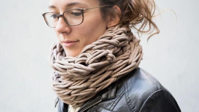 7 оригинальных способов, как одевать шарф-хомут
