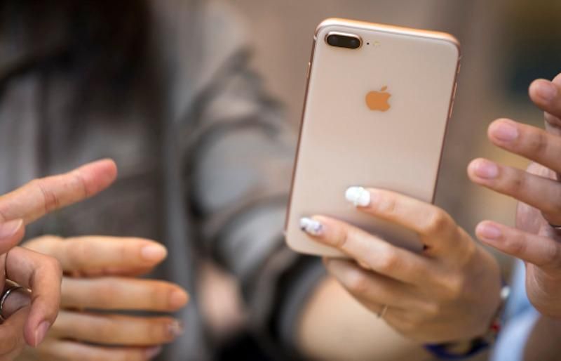 Новий iPhone 8 на годину занурили під воду: відео Новий iPhone 8 на годину занурили під воду: відео