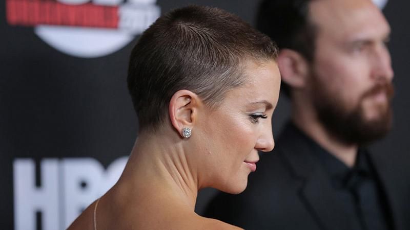 Кейт Хадсон вышла на публику в экстравагантном образе и с новым парнем Кейт Хадсон вышла на публику в экстравагантном образе и с новым парнем