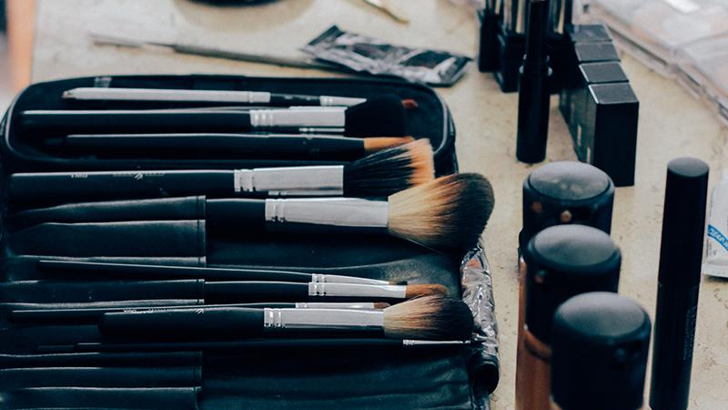 Как хранить косметику: советы, которые помогут избежать беспорядка