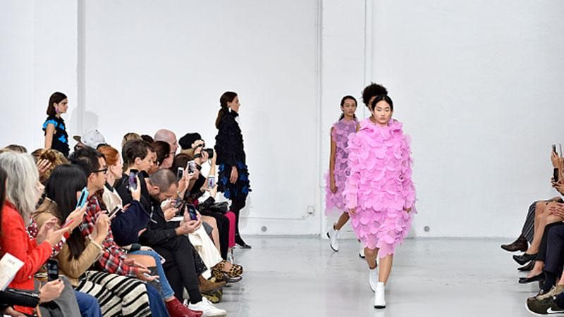 Українська дизайнерка підкорила Тиждень моди в Парижі: яскраві фото показу Українська дизайнерка підкорила Тиждень моди в Парижі: яскраві фото показу