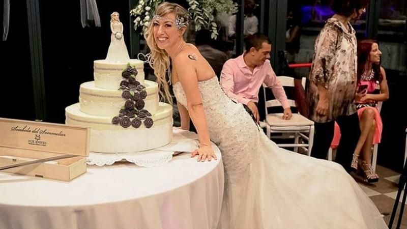 Итальянка вышла замуж сама за себя: фото необычной церемонии