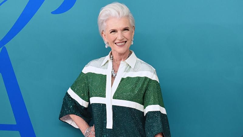 69-річна мама Ілона Маска стала обличчям відомого бренду косметики: елегантні фото 69-річна мама Ілона Маска стала обличчям відомого бренду косметики: елегантні фото