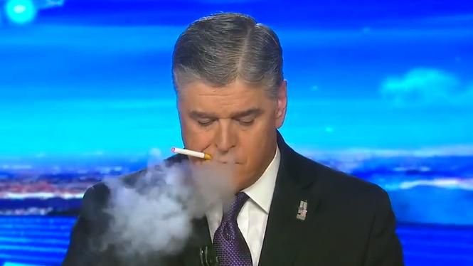 Телеведущий случайно закурил сигарету во время прямого эфира: курьезное видео Телеведущий случайно закурил сигарету во время прямого эфира: курьезное видео