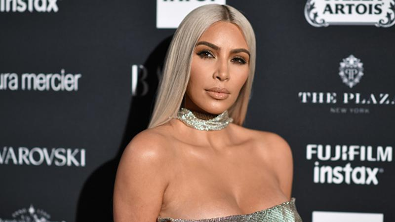 Ким Кардашян получила письмо от грабителя, который напал на звезду в Париже