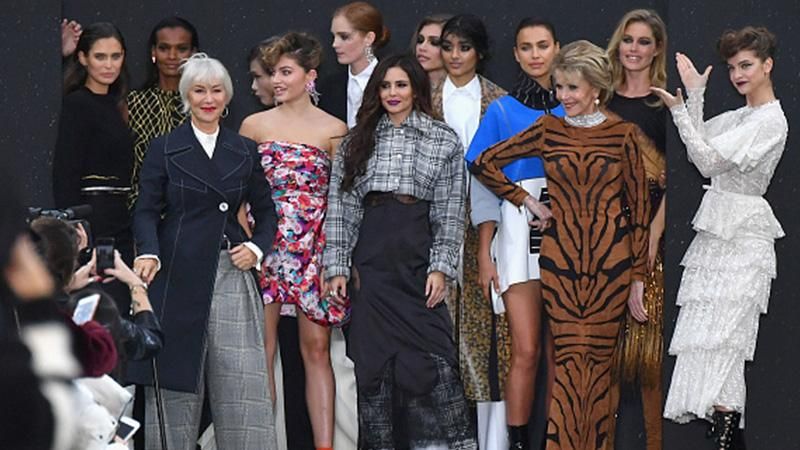 На показі L'Oreal Paris на подіум вийшли 70-річні моделі: яскраві фото На показі L'Oreal Paris на подіум вийшли 70-річні моделі: яскраві фото