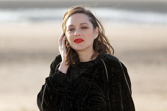 Марион Котияр неожиданно сменила имидж: фотодоказательство Марион Котияр неожиданно сменила имидж: фотодоказательство