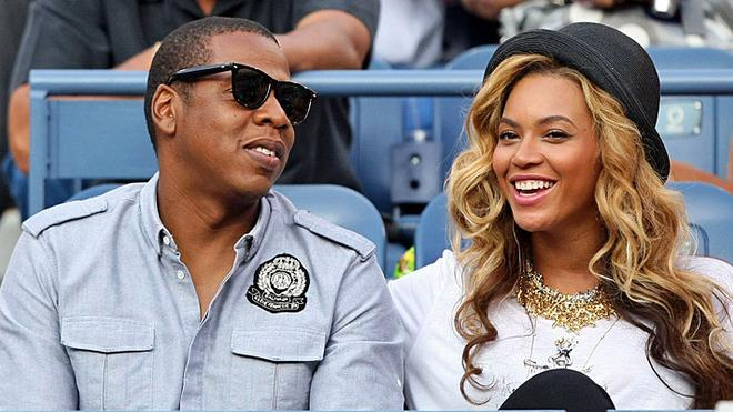 Репортеры впервые зафиксировали Бейонсе и Jay-Z на прогулке с детьми: появились фото