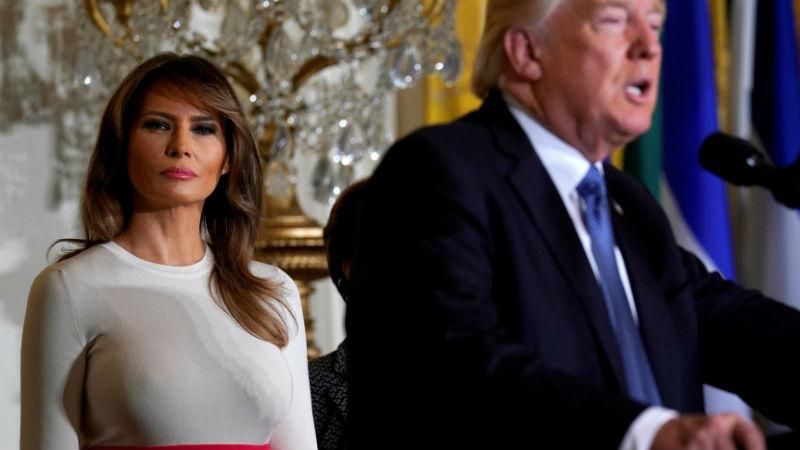 Мелания Трамп смутила слишком откровенным образом на благотворительном вечере Мелания Трамп смутила слишком откровенным образом на благотворительном вечере