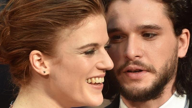 Кохана Кіта Харінгтона засвітила обручку з діамантом: фото Кохана Кіта Харінгтона засвітила обручку з діамантом: фото