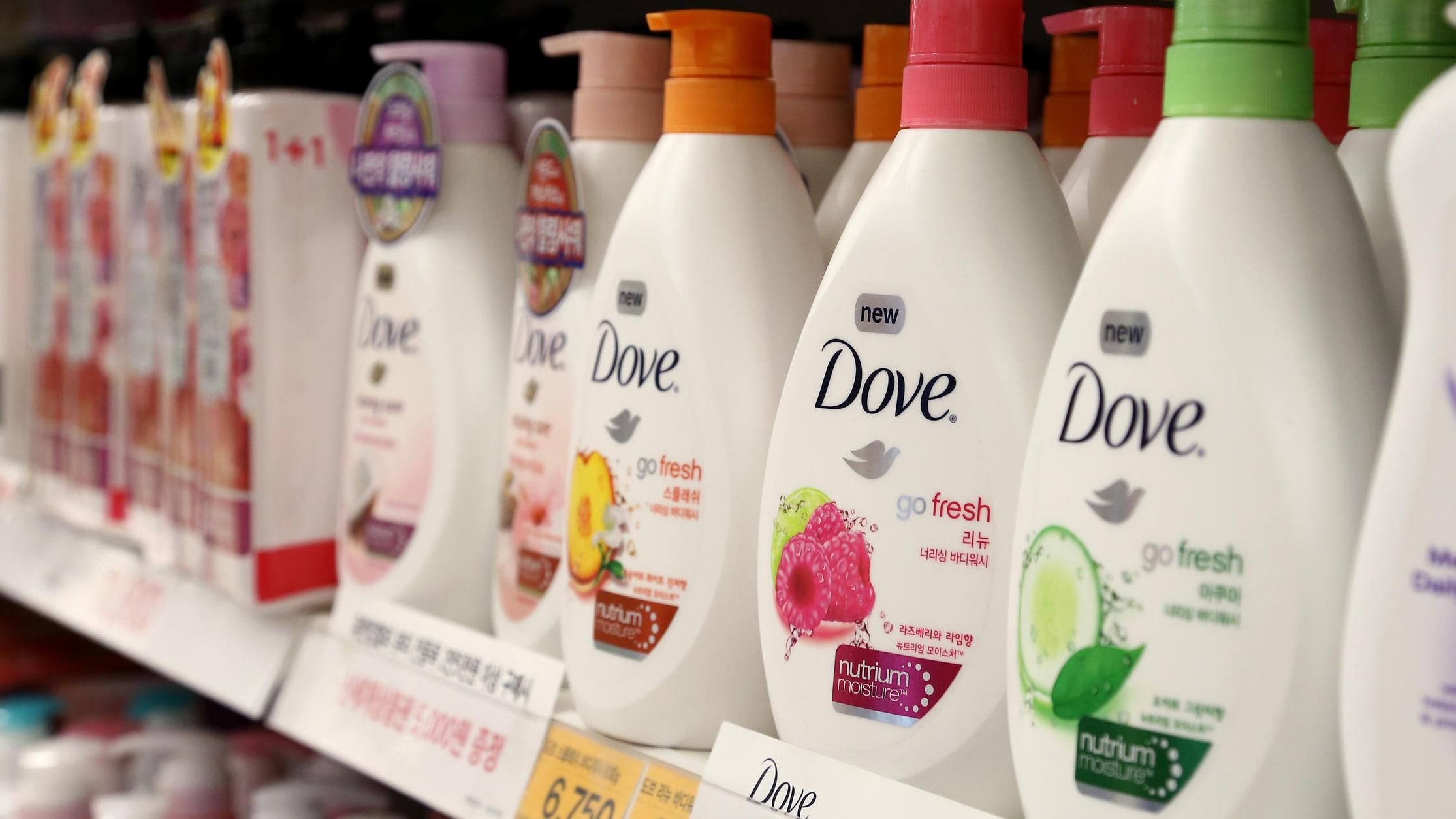 Популярный косметический бренд обвинили в расизме: фотодоказательство Популярный косметический бренд обвинили в расизме: фотодоказательство