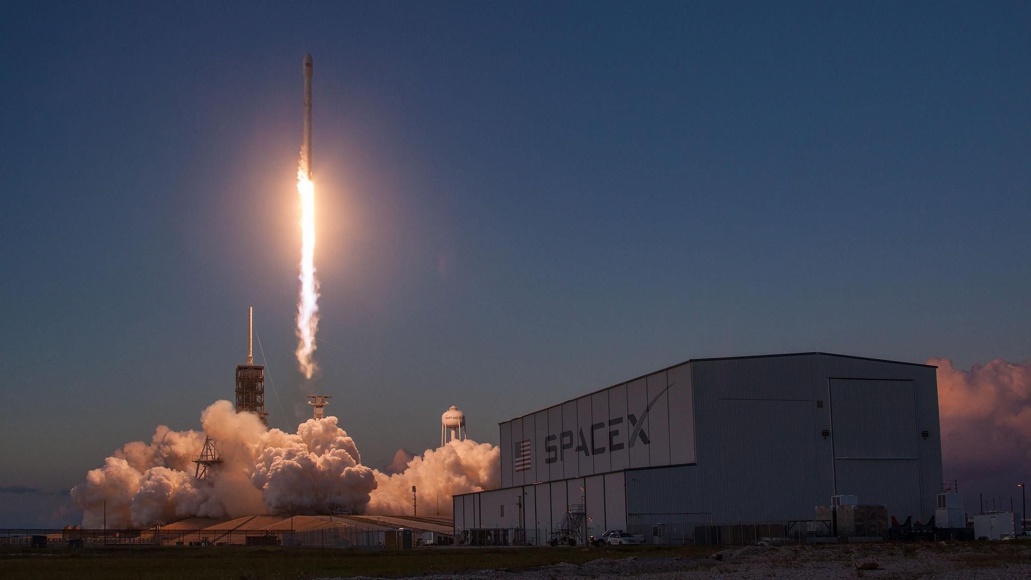 Falcon 9 вдруге за тиждень відправився в космос з надсучасним супутником EchoStar 105