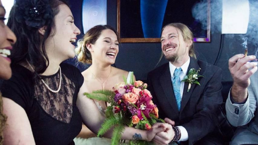 Як відбуваються весілля в Міжнародній церкві конопель: яскраві фото