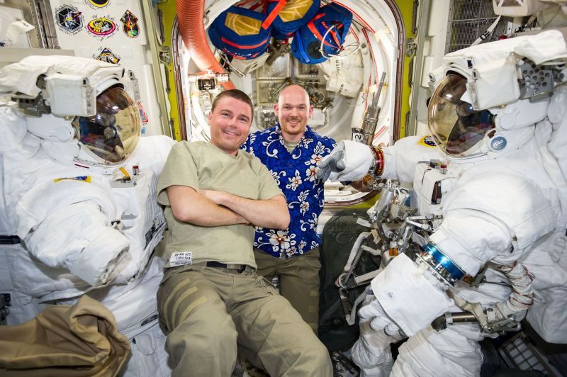 Как астронавты развлекаются в космосе: смешное видео от NASA