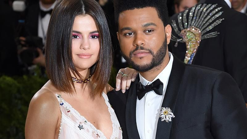 Репер The Weeknd планує зробити пропозицію руки і серця Селені Гомез, – ЗМІ Репер The Weeknd планує зробити пропозицію руки і серця Селені Гомез, – ЗМІ