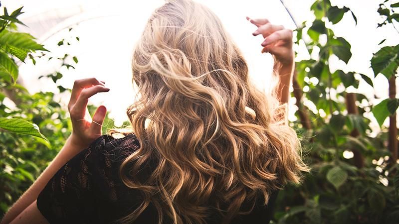 Як часто потрібно розчісувати волосся: поради дерматолога 