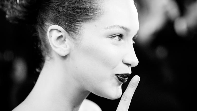 Белла Хадид опубликовала пикантное видео в белье и без макияжа