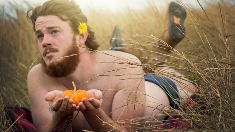 Подружжя влаштувало оголену та смішну зйомку з гарбузами: фото Подружжя влаштувало оголену та смішну зйомку з гарбузами: фото