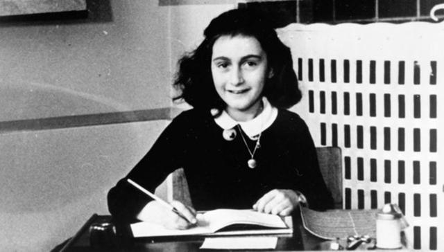 Костюм в стиле еврейской девочки Анны Франк выпустили к  Хэллоуину