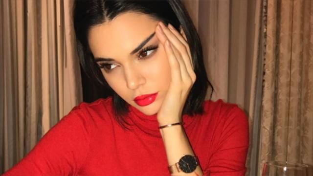 Кендал Дженнер показала сексуальное фото в купальнике Кендал Дженнер показала сексуальное фото в купальнике