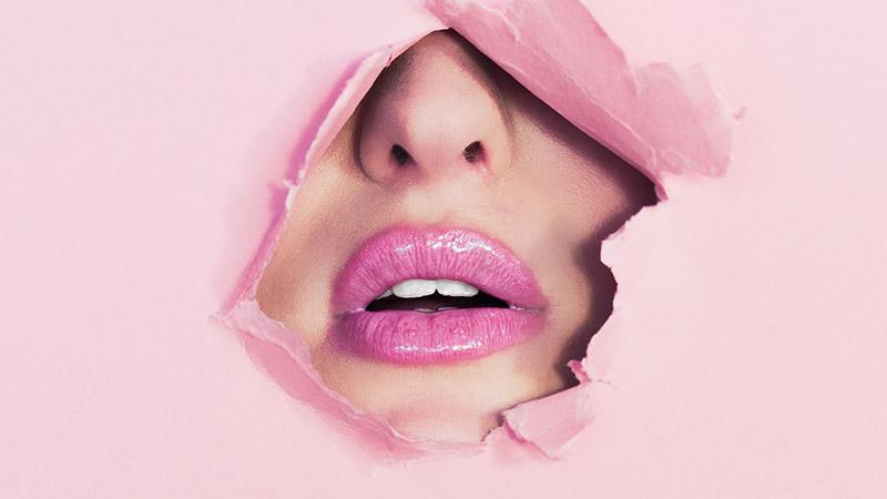 Как правильно снимать макияж вечером: полезные советы для всех типов кожи