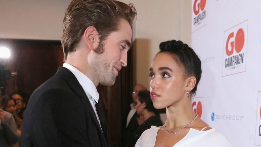 Роберт Паттинсон все еще любит свою экс-невесту, – СМИ Роберт Паттинсон все еще любит свою экс-невесту, – СМИ