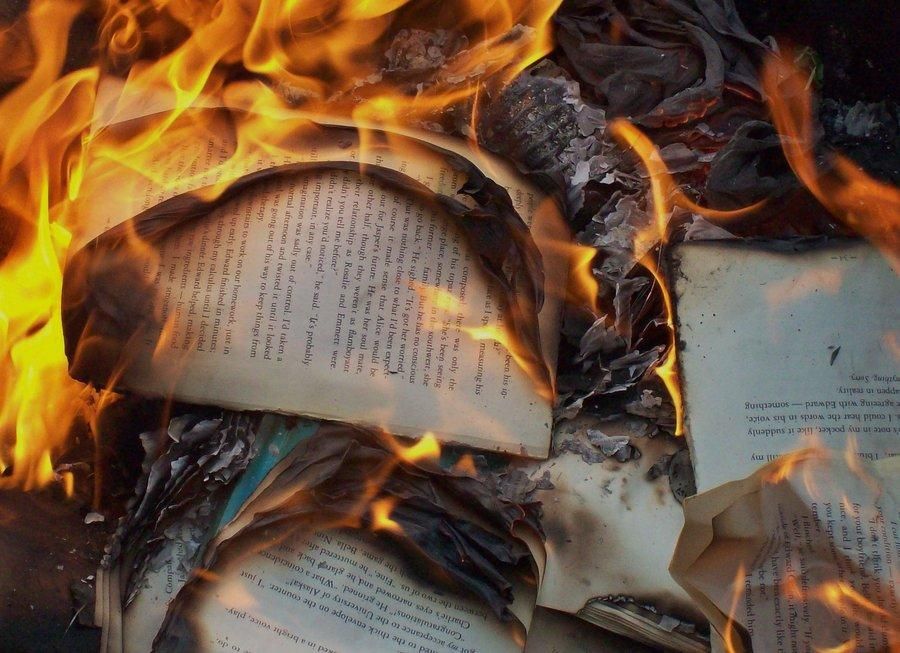 Перед прочтением – сжечь: чем поражает новое издание "451 градус по Фаренгейту"