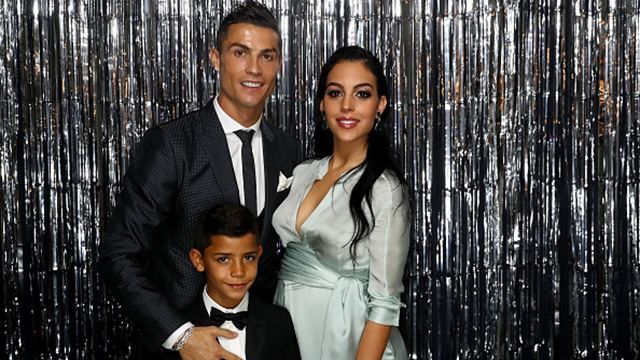 Роскошная беременная девушка Роналду пришла на церемонию награждения ФИФА