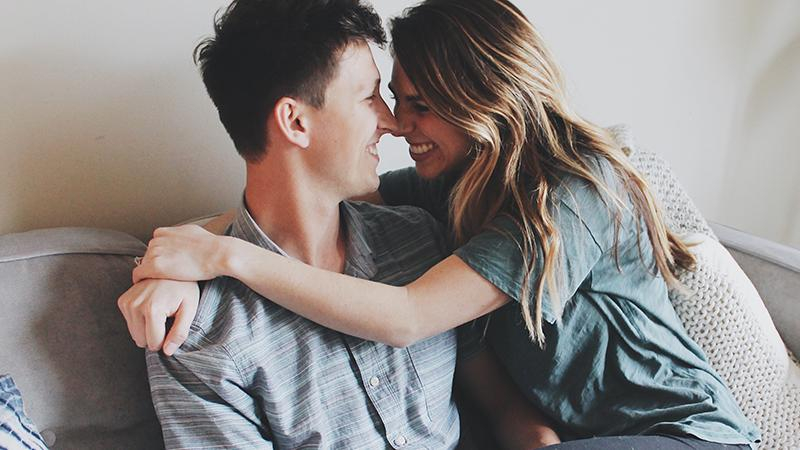 Любить, а не терпеть: как влюбленным парам удается жить много лет вместе