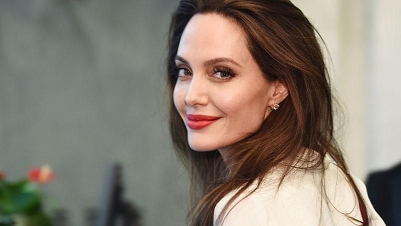 Без Питта: в музее мадам Тюссо представили новую восковую фигуру Анджелины Джоли