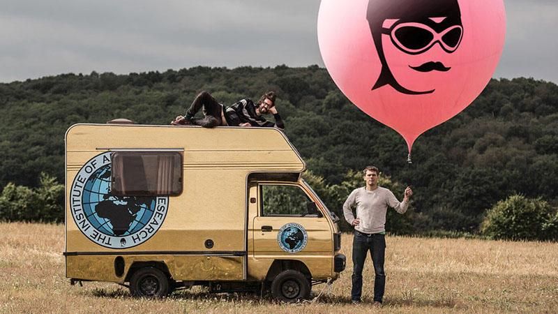 Мандрівник пролетів на гелієвих кульках в знак протесту проти нудного світу: захоплююче відео Мандрівник пролетів на гелієвих кульках в знак протесту проти нудного світу: захоплююче відео