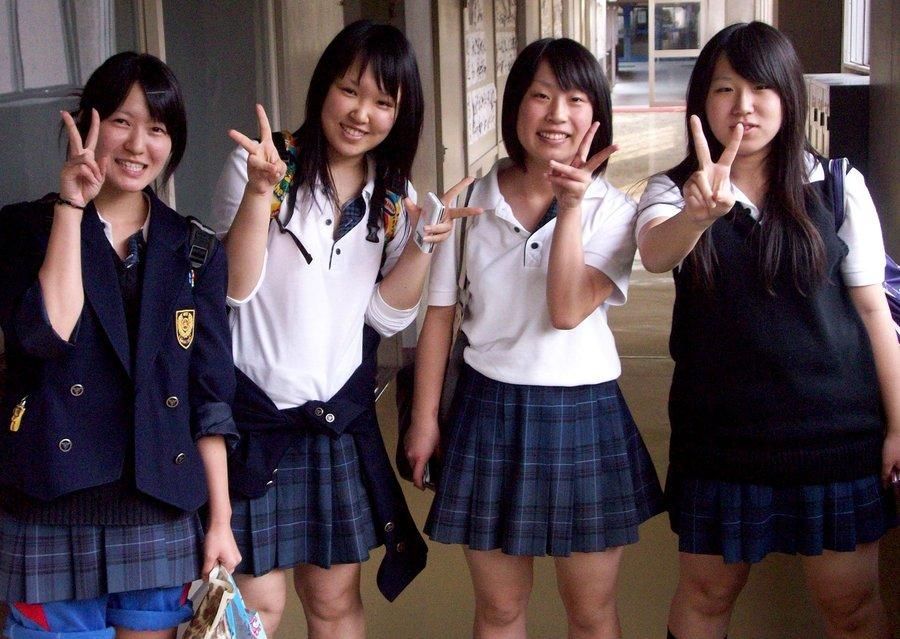 В Японії школярка змушена судитися за свій природній колір волосся