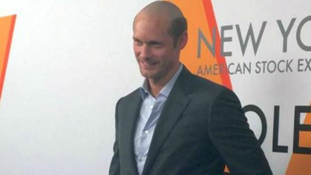 Голливудский актер-красавчик удивил искусственной лысиной: фотосравнение Голливудский актер-красавчик удивил искусственной лысиной: фотосравнение