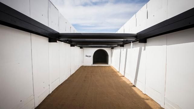Ілон Маск похизувався потужним підземним автотунелем: фото