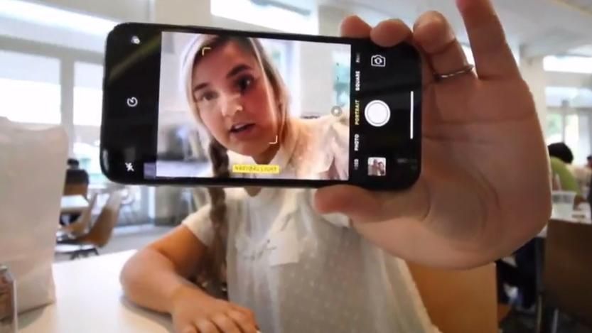 В Apple звільнили співробітника через доньку, яка зняла відео про iPhone X