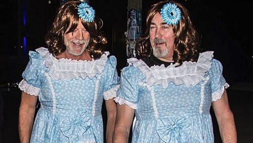 Бородаті близнючки: Брюс Вілліс та асистент приміряли костюми дівчаток із "Сяйва"