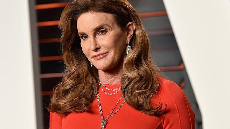 Батько сімейства Дженнер, який змінив стать, показав фігуру в купальнику: відео Батько сімейства Дженнер, який змінив стать, показав фігуру в купальнику: відео