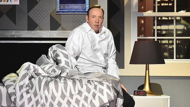 Кевіну Спейсі відмовилися вручати премію "Еммі" Кевіну Спейсі відмовилися вручати премію "Еммі"