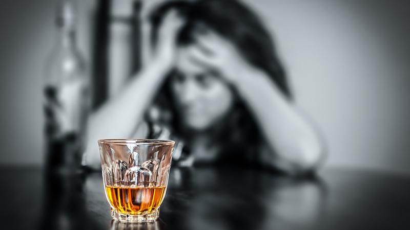 Вчені визначили психологічну причину алкоголізму 